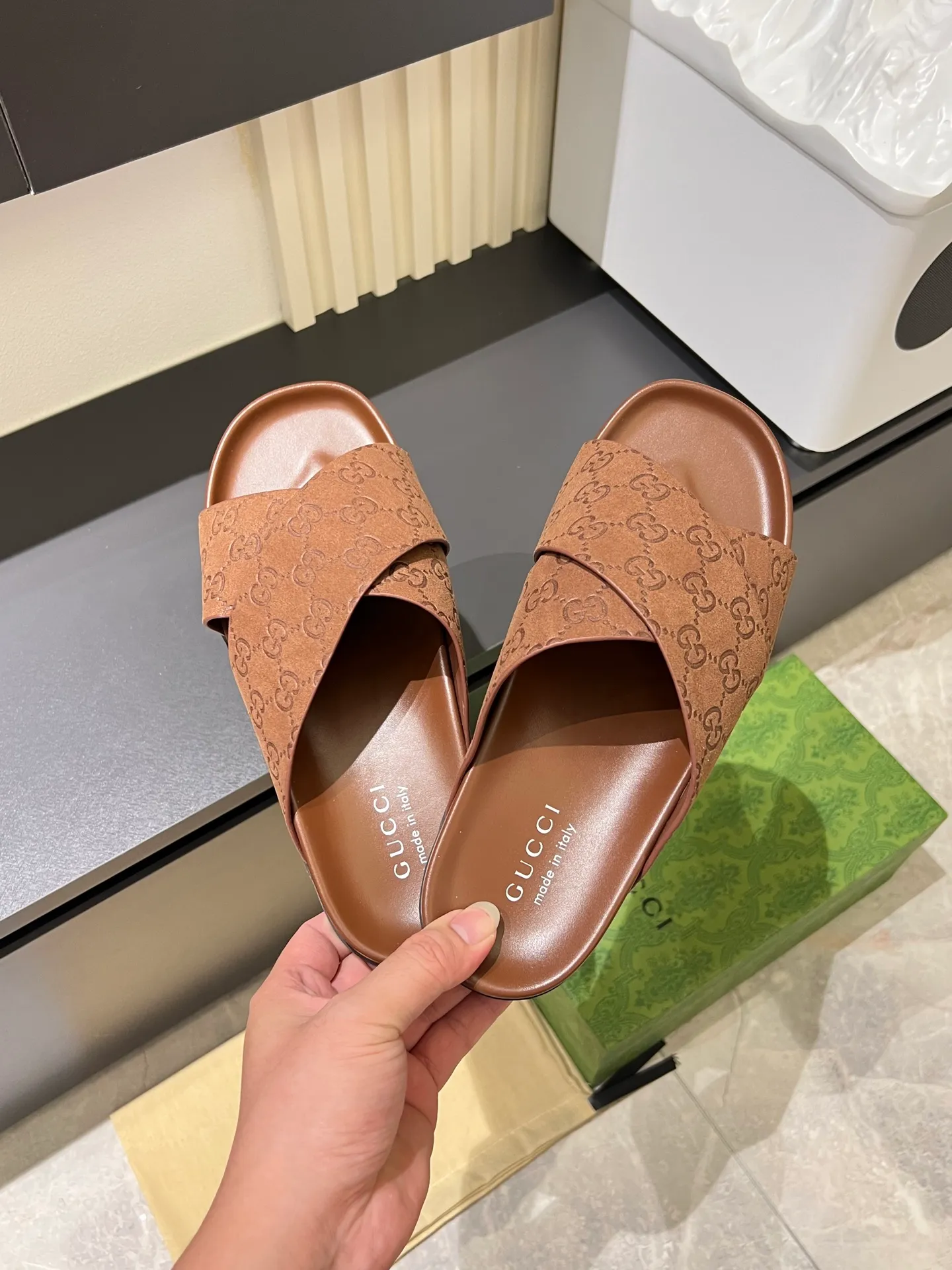 Men's Men's Shoes 💰p320 "GUCC＊" These slippers are made of GG polyester and feature a Gucci label on the front, adding a bold logo feel to the style. "Gucci Made in Italy" stamped label Rubber sole. Size 38-44